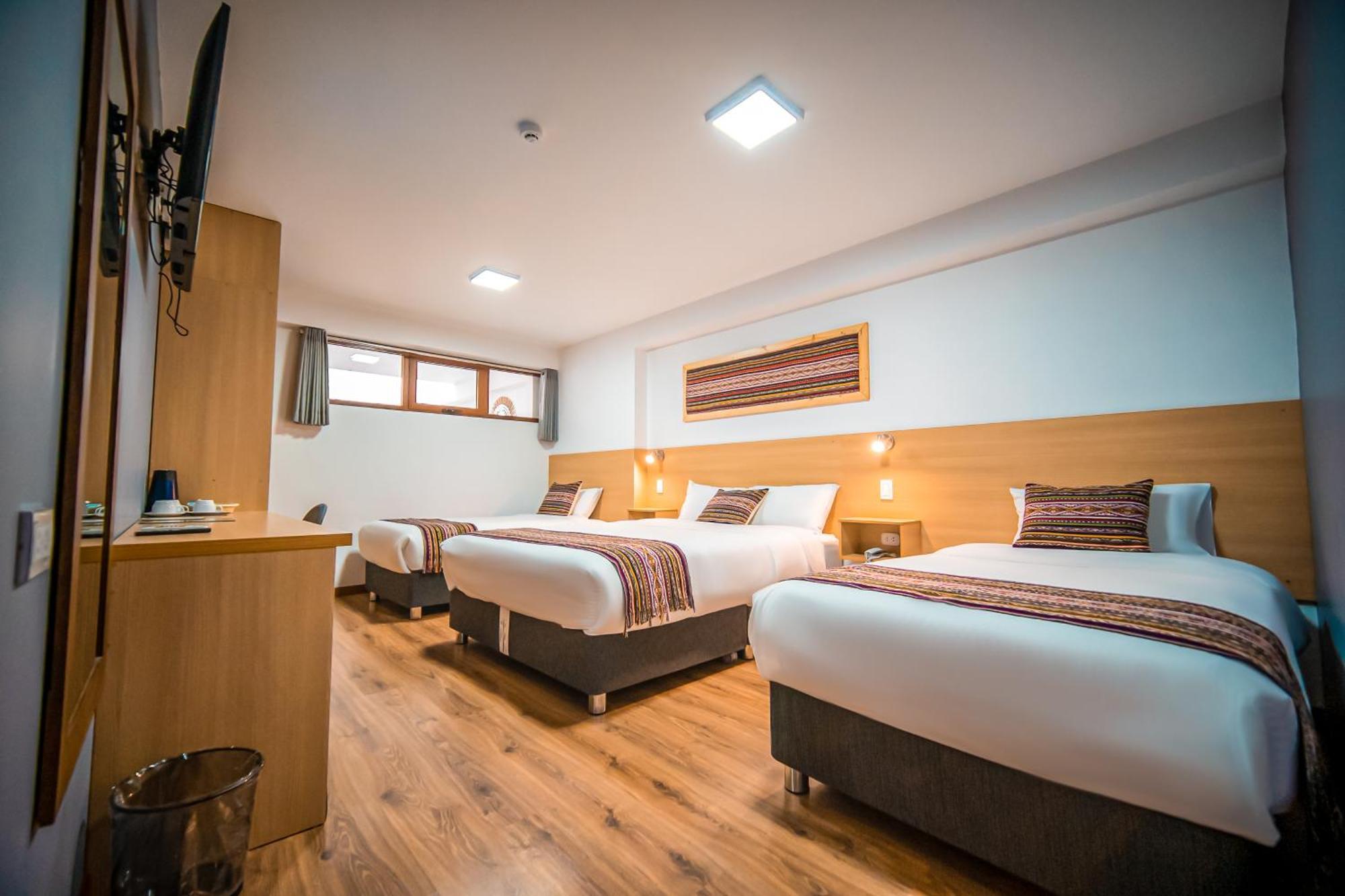 Hotel Ayni 3*