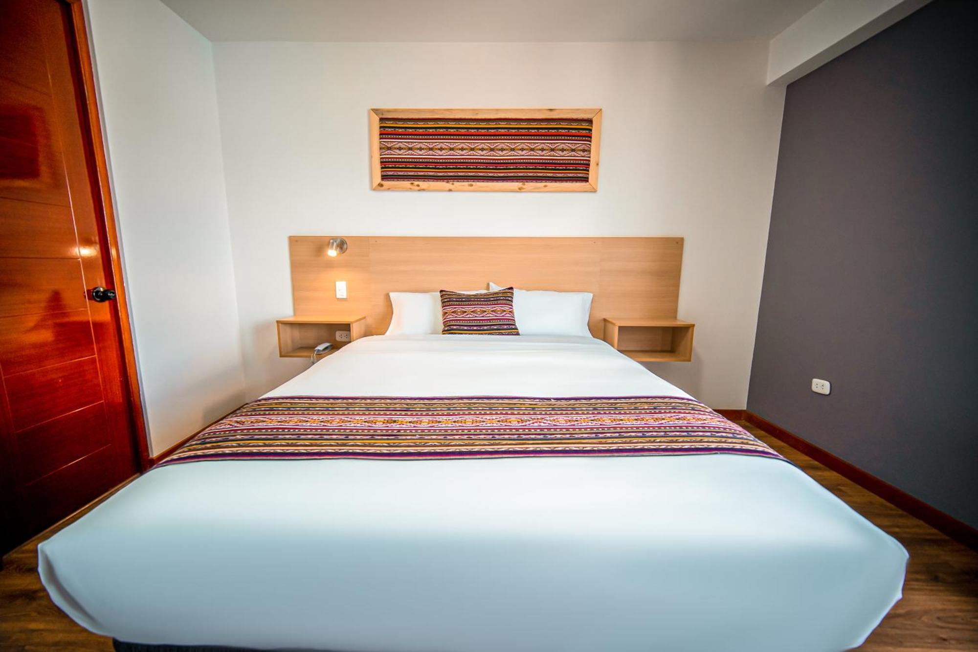 Hotel Ayni 3*